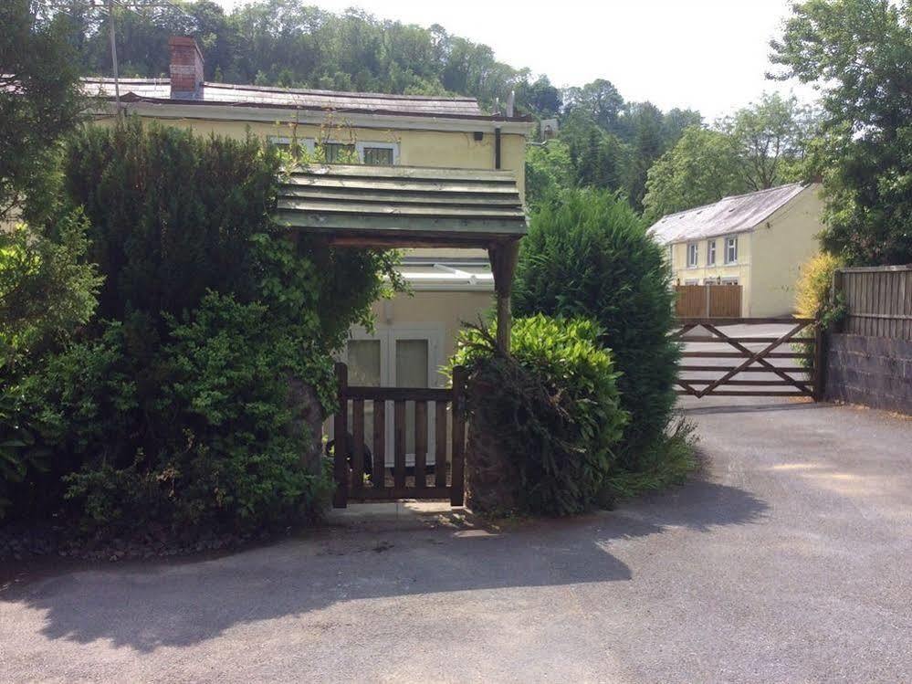 Afon Duad Inn Cwm-Duad ภายนอก รูปภาพ